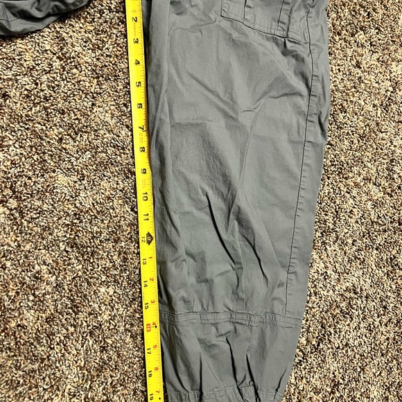 Stylish Ankle & Cropped Pants in Black, Blue, Brown, and Tan. 4 Retro Capri’s - Picture 14 of 16